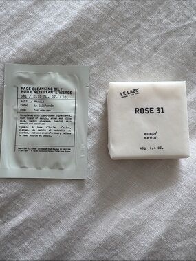 Le Labo Rose 31 Soap – White 40g. And a face cleansing oil packette.